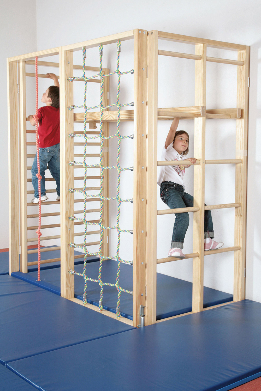 Multi Klappturnwand 4-teilig und Leiter Multi Klappturnwand 4-teilig und Leiter