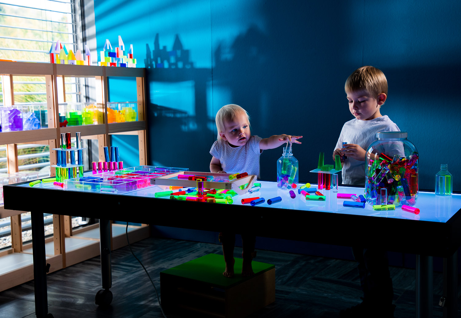 Luxy Regenbogen- Säulen im Holzkasten Luxy Regenbogen- Säulen im Holzkasten