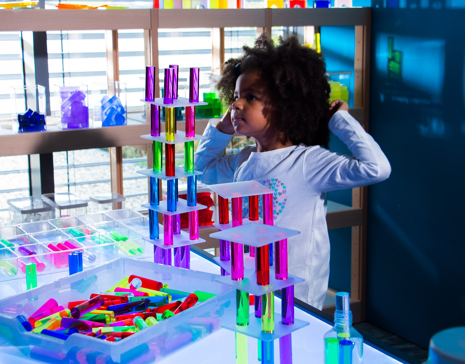 Luxy Regenbogen- Säulen im Holzkasten Luxy Regenbogen- Säulen im Holzkasten