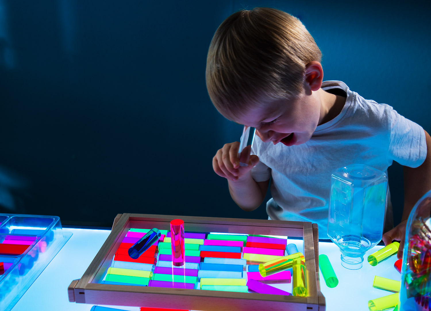 Luxy Regenbogen- Säulen im Holzkasten Luxy Regenbogen- Säulen im Holzkasten
