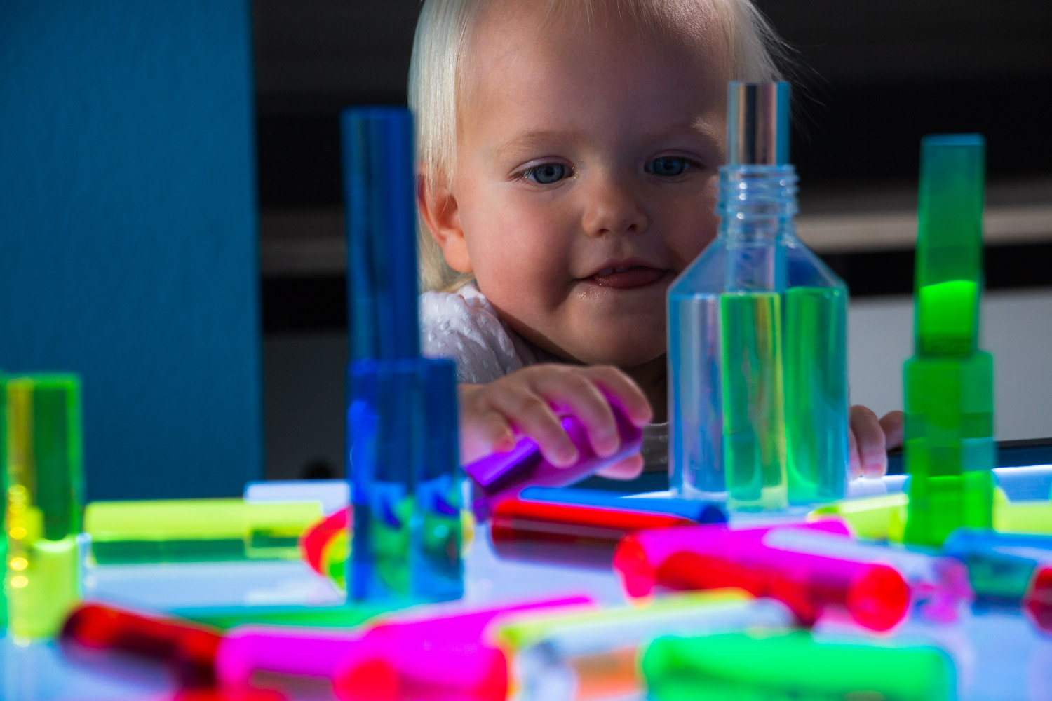 Luxy Regenbogen- Säulen im Holzkasten Luxy Regenbogen- Säulen im Holzkasten